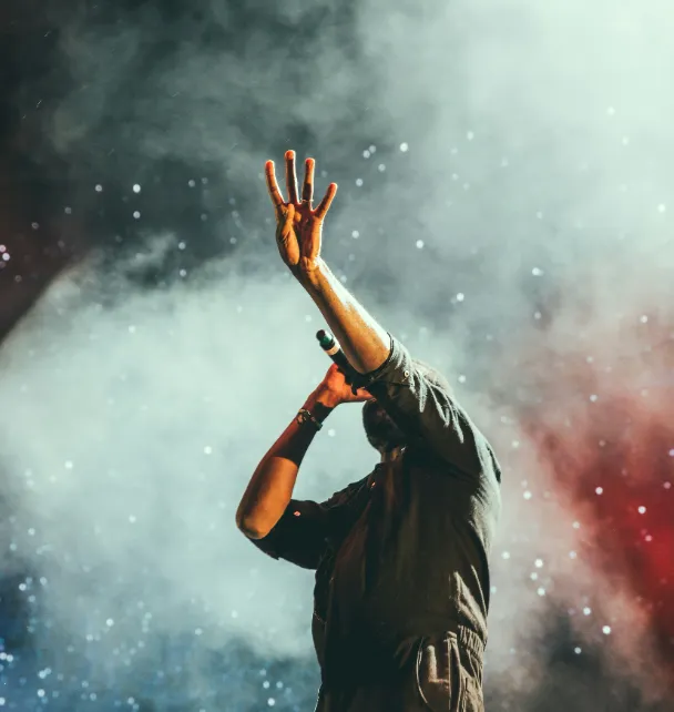 austin-neill-hgO1wFPXl3I-unsplash Singer